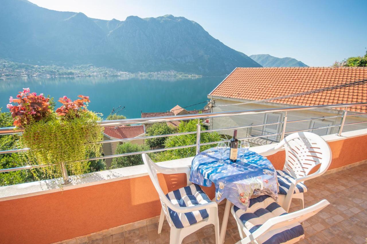 Apartmani Mrsic Risan Exterior photo