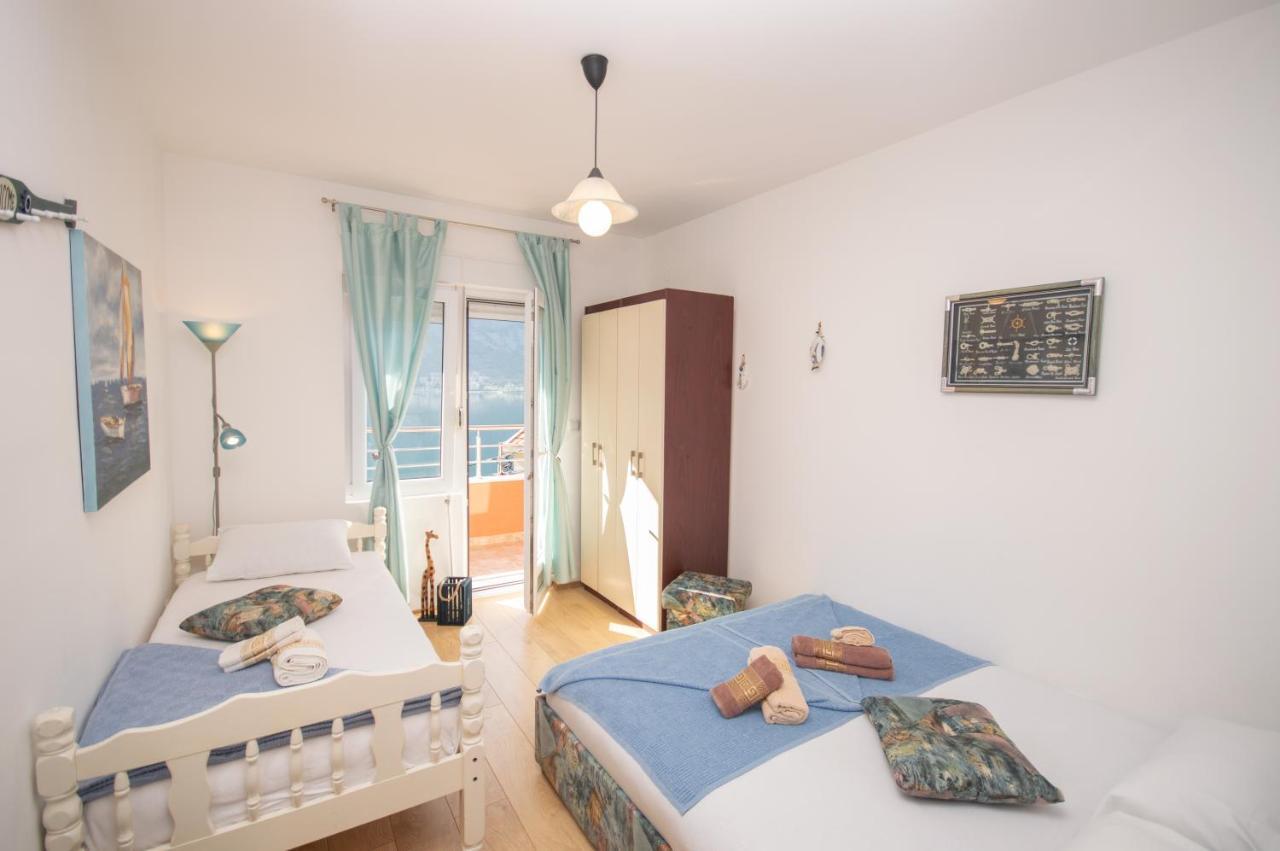 Apartmani Mrsic Risan Exterior photo
